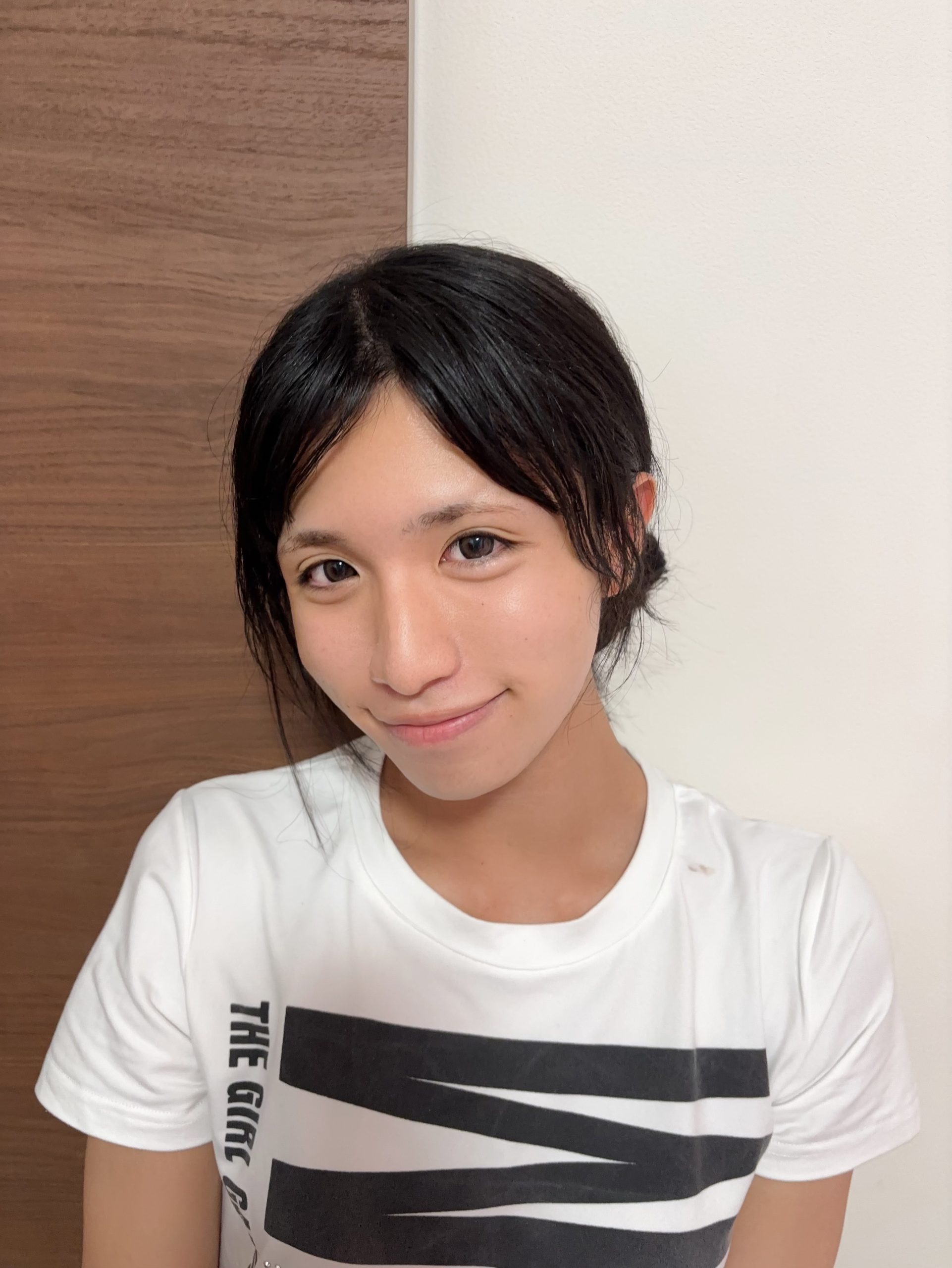 {"ARInfo":{"IsUseAR":false},"Version":"1.0.0","MakeupInfo":{"IsUseMakeup":false},"FaceliftInfo":{"IsChangeEyeLift":false,"IsChangeFacelift":false,"IsChangePostureLift":false,"IsChangeNose":false,"IsChangeFaceChin":false,"IsChangeMouth":false,"IsChangeThinFace":true},"BeautyInfo":{"SwitchMedicatedAcne":false,"IsAIBeauty":false,"IsBrightEyes":false,"IsSharpen":false,"IsOldBeauty":false,"IsReduceBlackEyes":false},"HandlerInfo":{"AppName":2},"FilterInfo":{"IsUseFilter":false}}